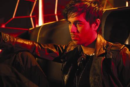 ENRIQUE IGLESIAS EL ARTISTA MÁS VENDEDOR DEL AÑO