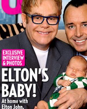 Elton John y su pareja David Furnish muestran a su bebé en Us Weekly