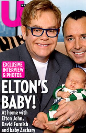 Elton John y su pareja David Furnish muestran a su bebé en Us Weekly