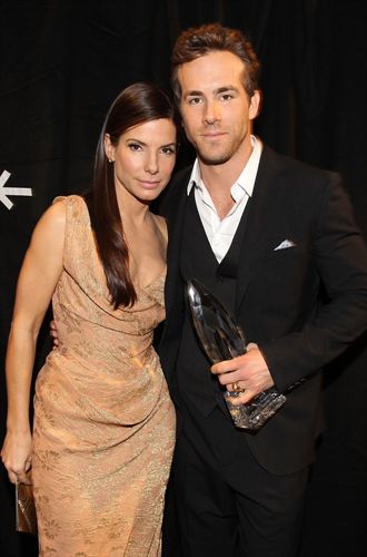 Sandra Bullock desmiente su romance con Ryan Reynolds