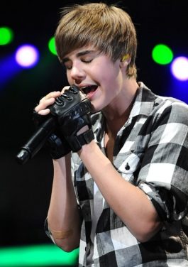 Justin Bieber es hospitalizado por problemas respiratorios.