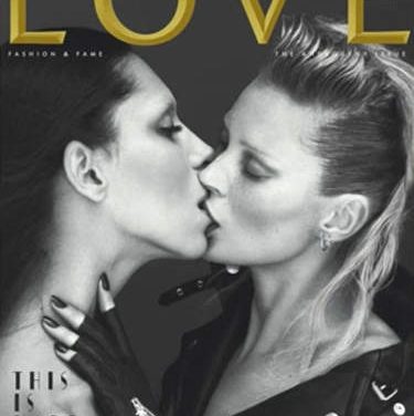 Kate Moss besa a modelo transexual Lea T, en portada de »Love Magazine»