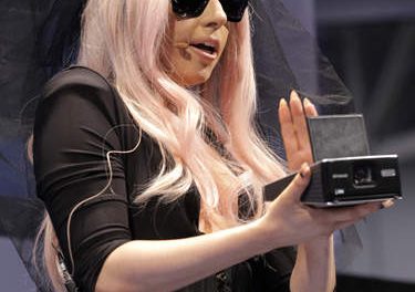 Lady Gaga, el salvavidas de Polaroid