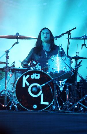 Kings of Leon suspende su gira por lesión de su baterista