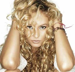 PAULINA RUBIO SE SIENTE REALIZADA COMO MADRE