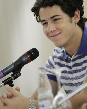 Nick Jonas podría ser presentador de televisión
