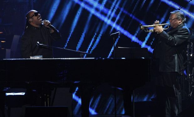 Festividades del Grammy comienzan con homenaje a Streisand