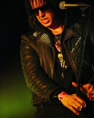 Nuevo single de The Strokes »Under Cover Of Darkness» podrá descargarse gratis