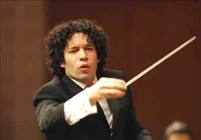 Gustavo Dudamel extiende contrato con Filarmónica de Los Angeles
