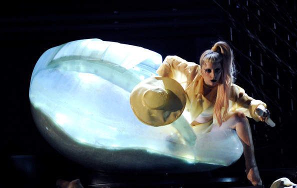 LADY GAGA ALCANZA VARIOS RECORDS CON »BORN THIS WAY»