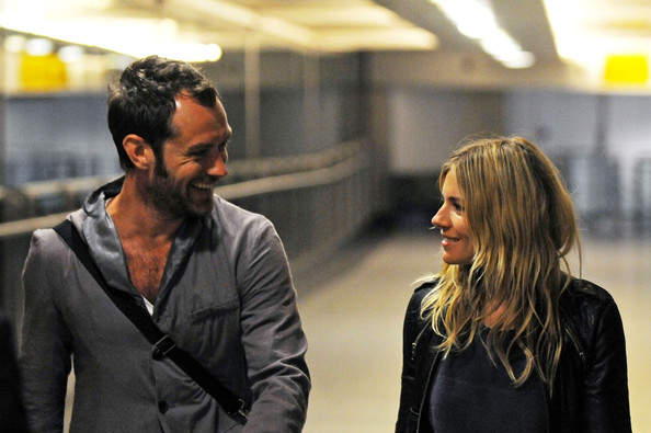 Jude Law, devastado tras su ruptura con Sienna Miller