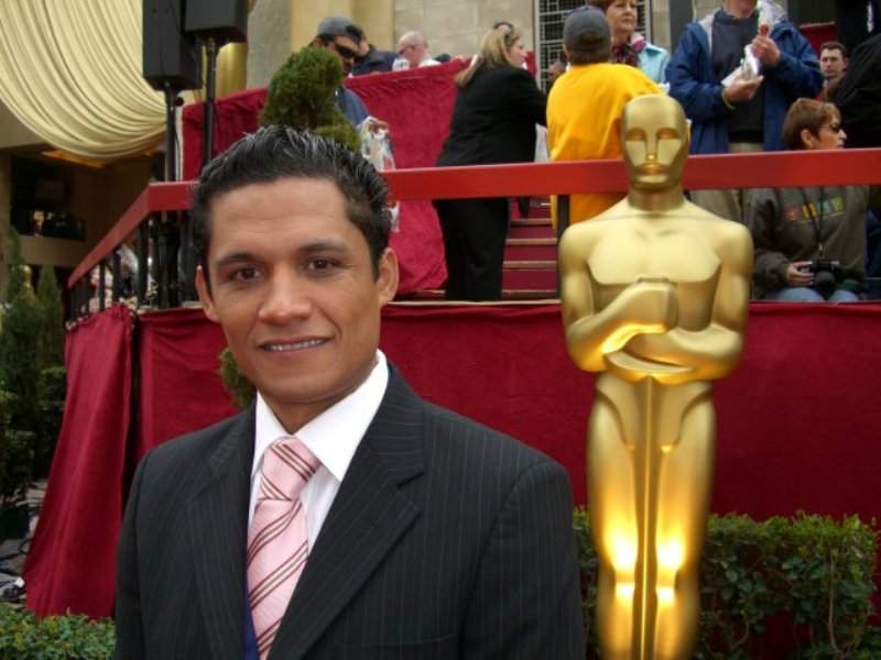 E! te acerca al cine y a sus estrellas con Set Visit, conducido por Victor X