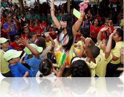 LADY MÁGICA VISITA LA ESCUELA LUIS MUÑOZ RIVERA
