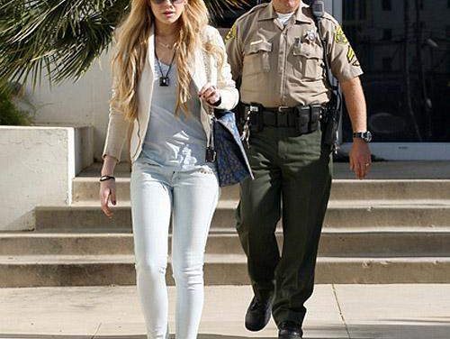 Policía investiga a Lindsay Lohan por robo de joya
