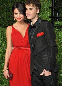 SELENA GOMEZ Y JUSTIN BIEBER CONFIRMAN RELACIÓN EN LOS OSCAR 2011