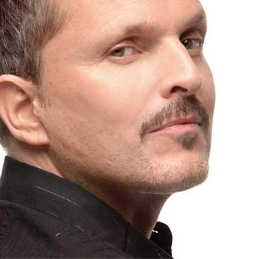 Miguel Bosé repasa carrera en nuevo disco en directo