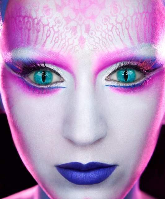 Katy Perry se transforma en extraterrestre para su video »E.T.»