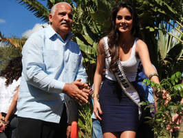 Miss Universo 2010, Ximena Navarrete, se une a campaña de reforestación