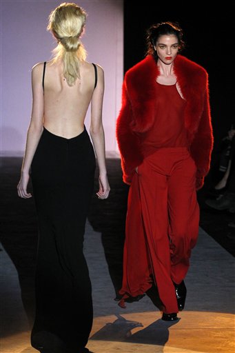 Despido de Galliano eclipsa desfiles en Semana de la Moda de París