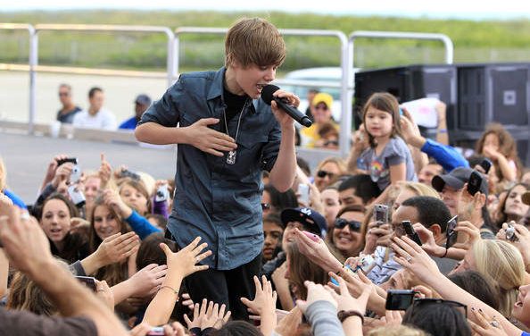 Justin Bieber desata la locura de sus fans en Liverpool