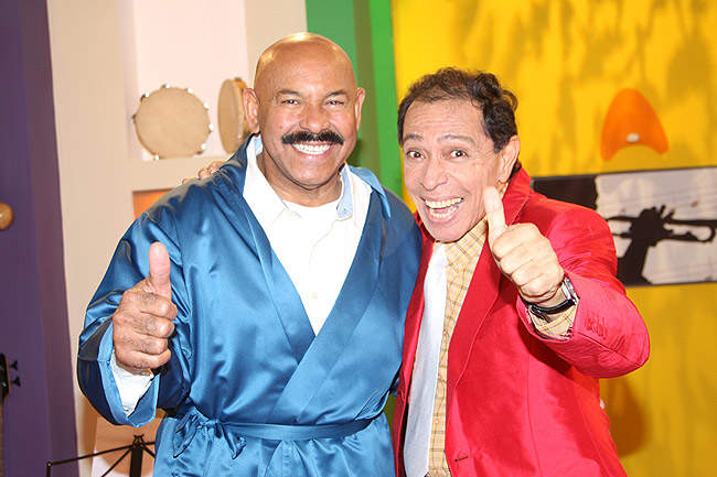 OSCAR D´LEÓN, EL SONERO DEL MUNDO EN »A QUE TE RÍES»