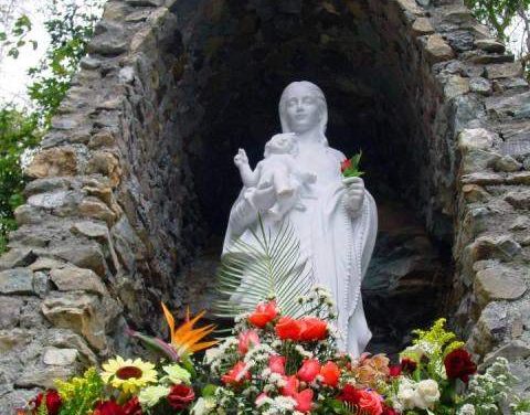 La Virgen María recibe a los visitantes en Betania en su XXXV Aniversario