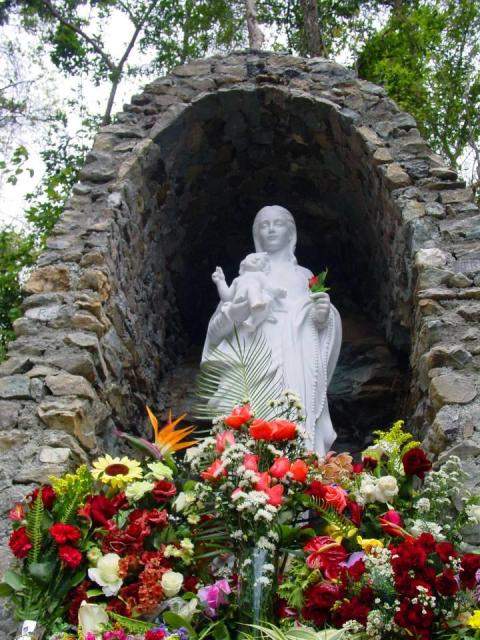 La Virgen María recibe a los visitantes en Betania en su XXXV Aniversario