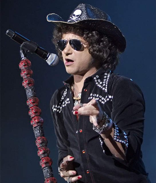 Enrique Bunbury regala su música en Facebook