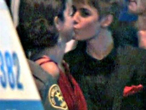 Justin Bieber y Selena Gomez: se besaron publicamente