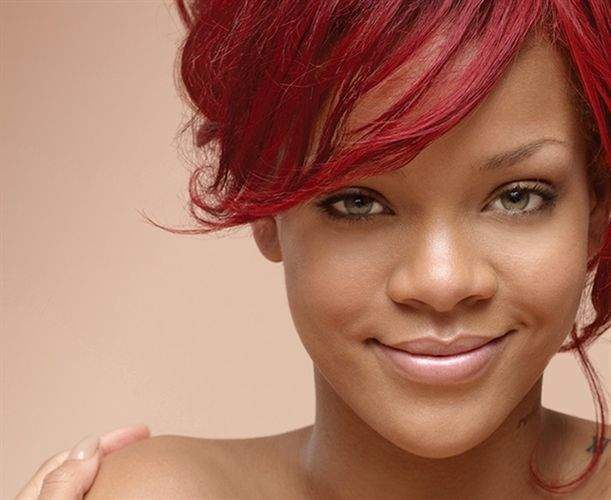 Rihanna, es la imagen del centenario de Nivea