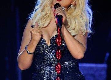 Christina Aguilera ahoga su penas con bebida y comida