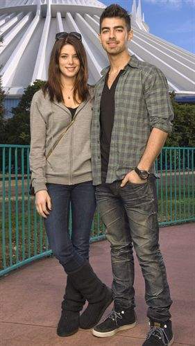 Joe Jonas y Ashley Greene rompieron relacion sentimental