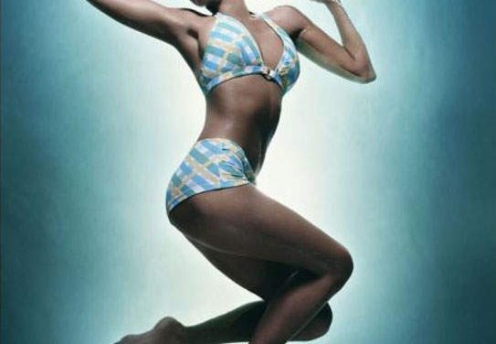 Kelly Brook, super sexy y encantada con su embarazo (+Fotos)