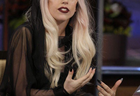 Lady Gaga, diseñadora de pulseras por Japón