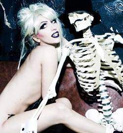 Lady Gaga afirma que el difunto Alexander McQueen es el autor de Born this way