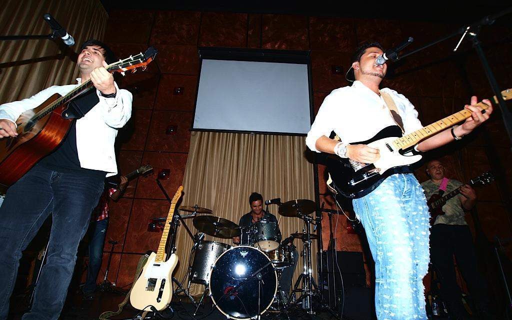 AASHTA LLENÓ »THE PLACE»