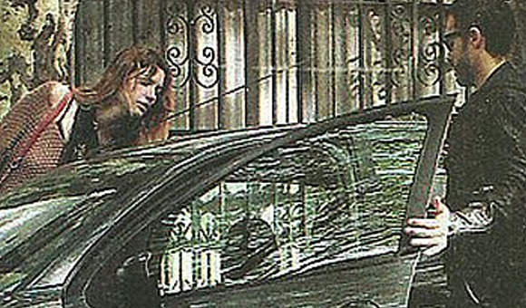 La novia de Cerati Chloé Bello se consuela con otro hombre