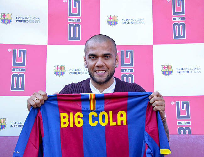 Big Cola firma acuerdo con Dani Alves