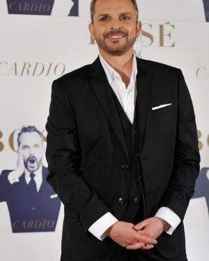 A lo Ricky Martin… Miguel Bosé se convirtió en papá de dos niños