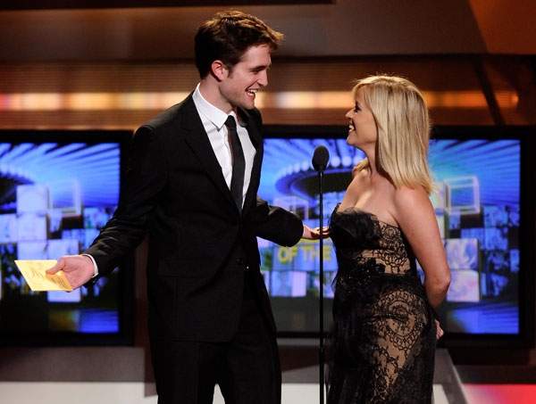 Reese Witherspoon decepcionada se sus escenas de amor con Robert Pattinson