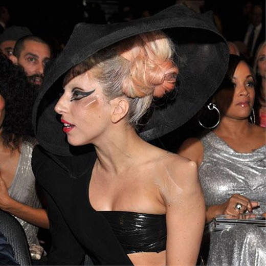 Lady Gaga estrena tacones ‘porno’