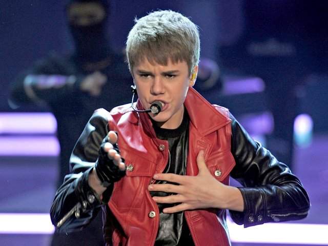 Lanzan huevos a Justin Bieber en concierto en Australia (+Video)