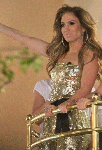 Jennifer Lopez lanza su nuevo disco (What is) Love? en show »Extra» de Mario López