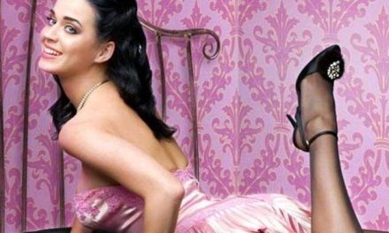 Katy Perry pide indemnización tras ser acusada de infiel