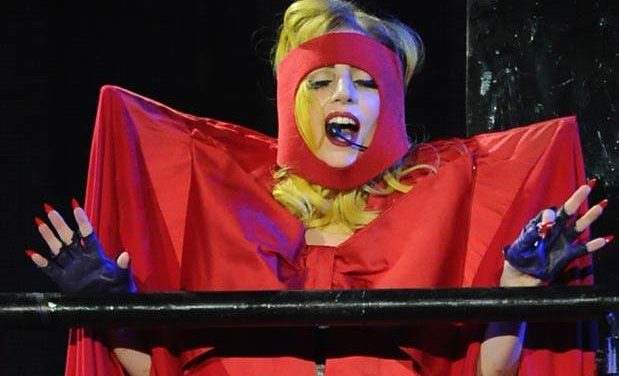 Lady Gaga anuncia estreno de canciones por FarmVille