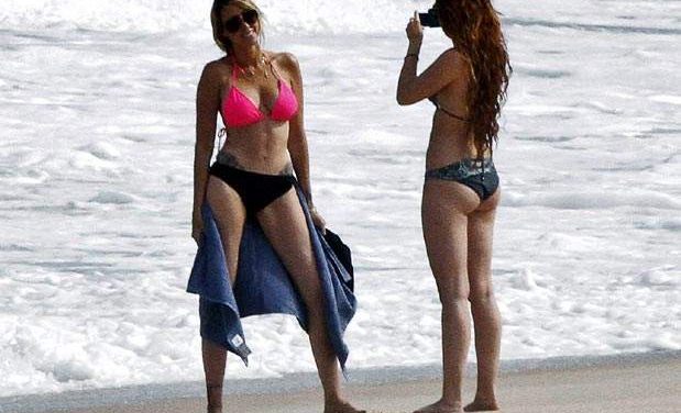 Miley Cyrus y su mamá provocan suspiros en Brasil