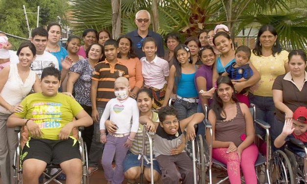 Yordano visitó la Casa Ronald McDonald antes de su concierto a beneficio de ACIRM