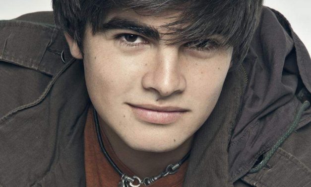 Jonathan Moly se lanza al ruedo musical con su primer single »Dime como hacer»
