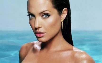 Angelina Jolie podría haberle sido infiel a Brad Pitt, pero con mujeres #quetal