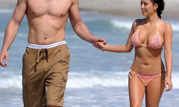 Kim Kardashian muestra sus incomparables curvas en playas de México… (+Fotos)